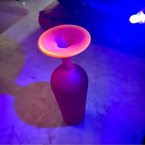 Six Vintage MCM Satin Red/Orange fluted Cordial glasses. Bases UV reactive. - Picture 8 of 16